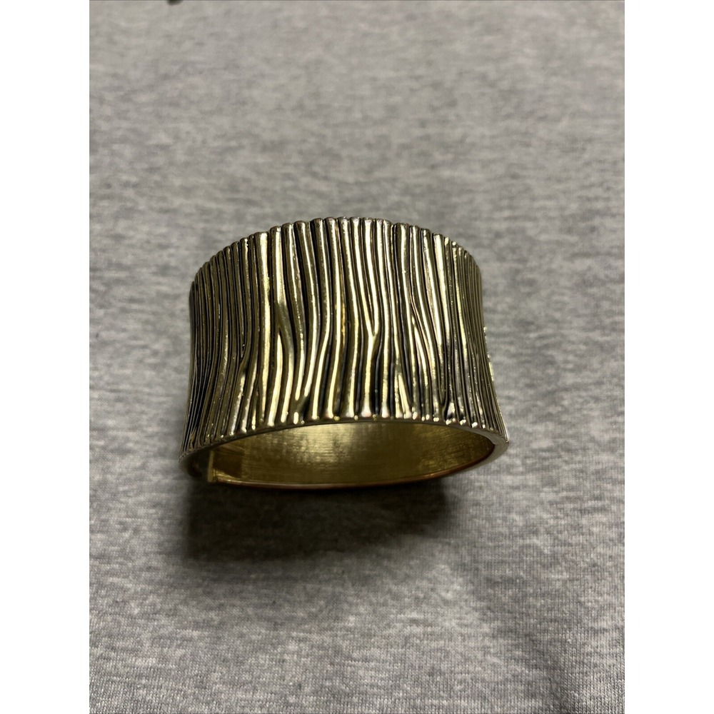Cuff Bracelet Gold Tone Women's Bracelet Striped Pattern With Hinged Opening‎
